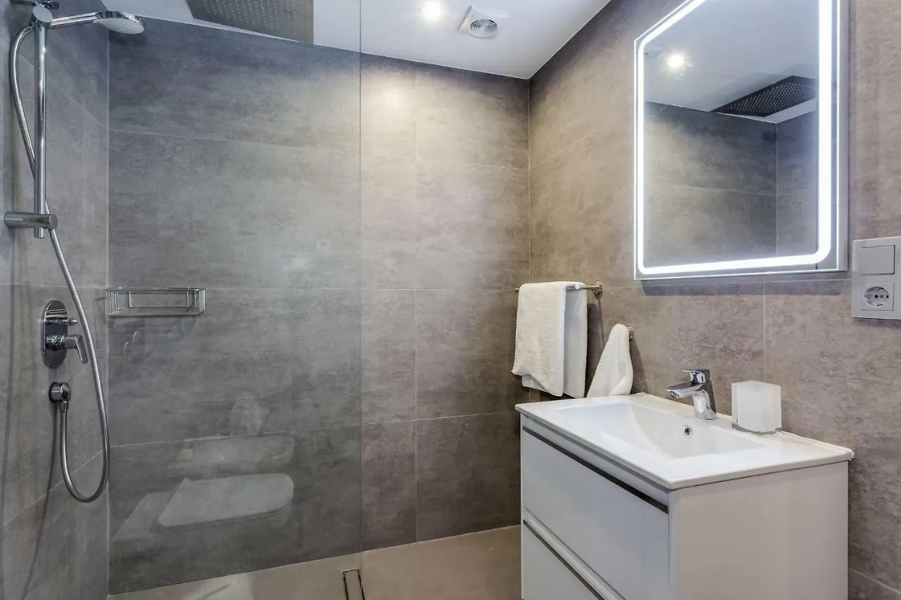 By Riva - Luxurious, Exclusive 2 Bedroom Apt Inside Puerto Banus Marbella